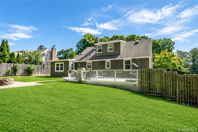 16 Valentine Road, Shoreham, NY 11786