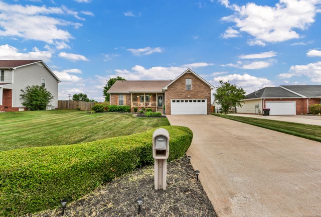 2392 Ellsworth Dr, Clarksville, TN 37043