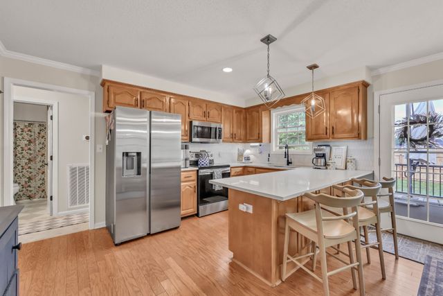 2392 Ellsworth Dr, Clarksville, TN 37043