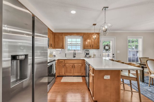 2392 Ellsworth Dr, Clarksville, TN 37043