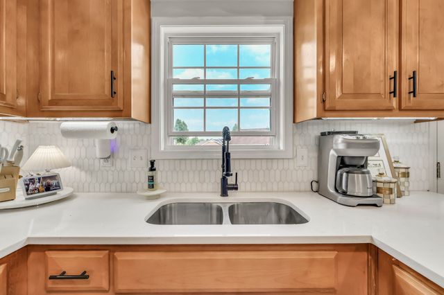 2392 Ellsworth Dr, Clarksville, TN 37043