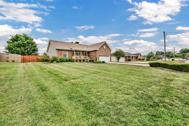 2392 Ellsworth Dr, Clarksville, TN 37043