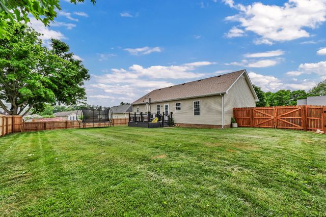 2392 Ellsworth Dr, Clarksville, TN 37043