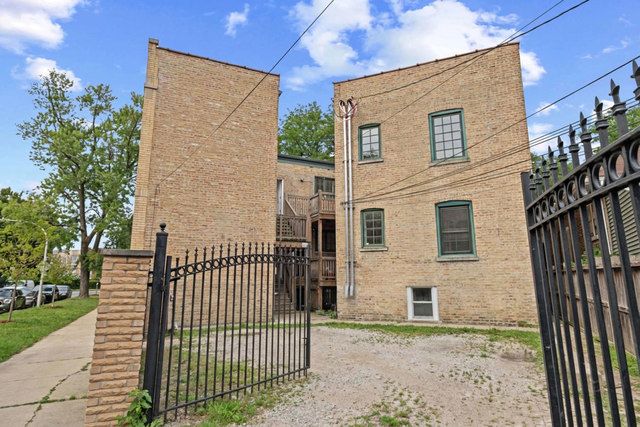 3107 N Harding Avenue 1W, Chicago, IL 60618