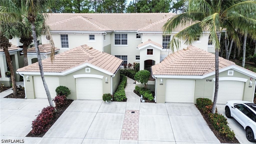 1710 Tarpon Bay DR S 4, Naples, FL 34119