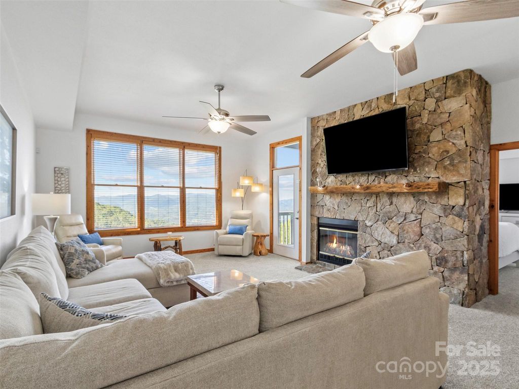 80 Stoney Falls Loop 3-202, Burnsville, NC 28714