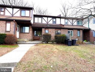 51 HOLLYBROOKE DR, Langhorne, PA 19047