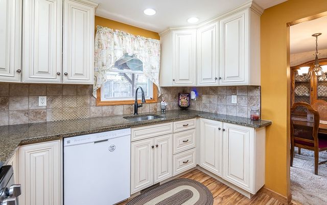 185 Princeton Dr, Center Twp, PA 15001