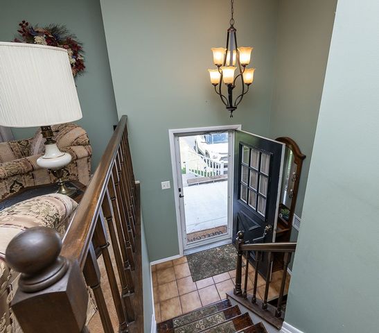 185 Princeton Dr, Center Twp, PA 15001