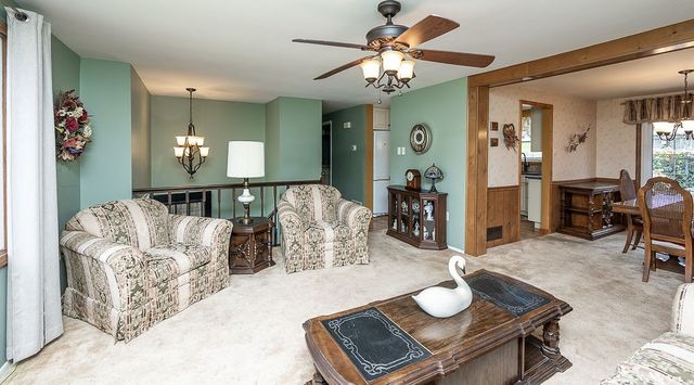 185 Princeton Dr, Center Twp, PA 15001