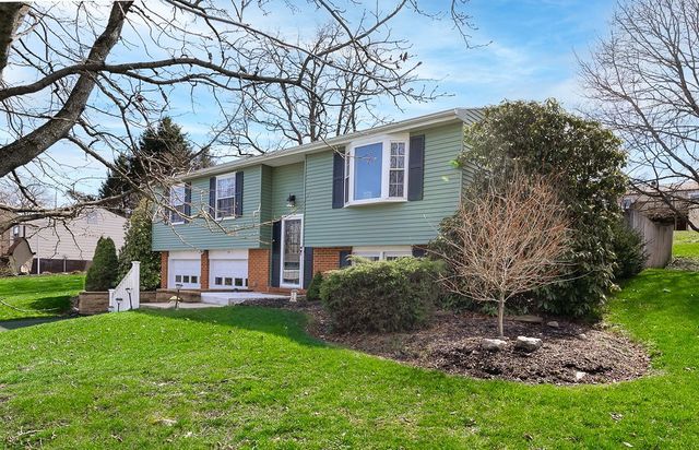 185 Princeton Dr, Center Twp, PA 15001