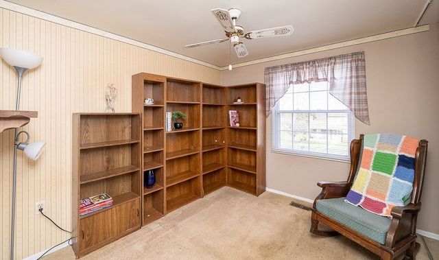 185 Princeton Dr, Center Twp, PA 15001