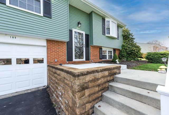 185 Princeton Dr, Center Twp, PA 15001