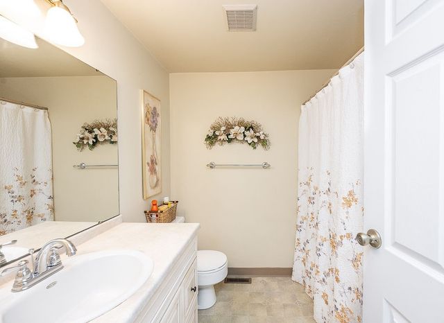 185 Princeton Dr, Center Twp, PA 15001