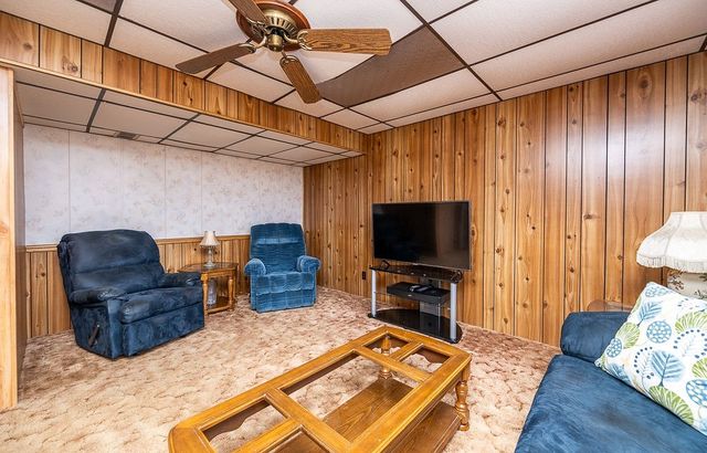 185 Princeton Dr, Center Twp, PA 15001