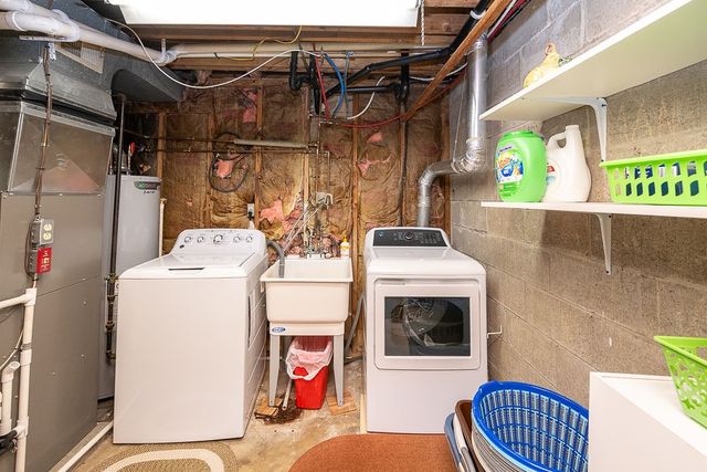 185 Princeton Dr, Center Twp, PA 15001