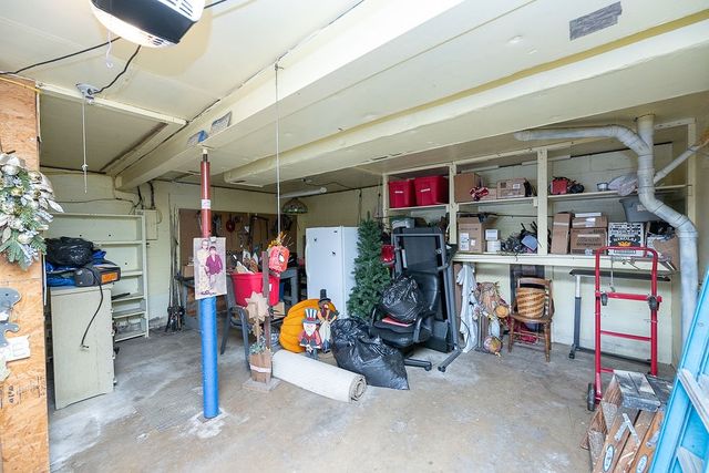 185 Princeton Dr, Center Twp, PA 15001