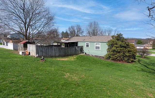185 Princeton Dr, Center Twp, PA 15001