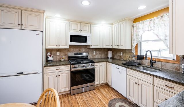 185 Princeton Dr, Center Twp, PA 15001