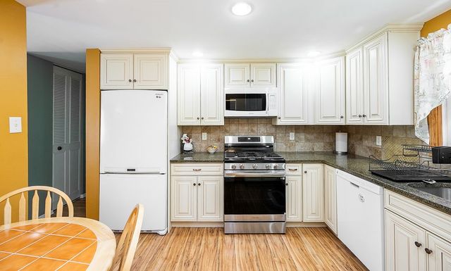 185 Princeton Dr, Center Twp, PA 15001