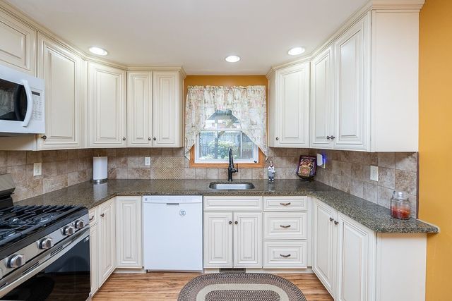 185 Princeton Dr, Center Twp, PA 15001