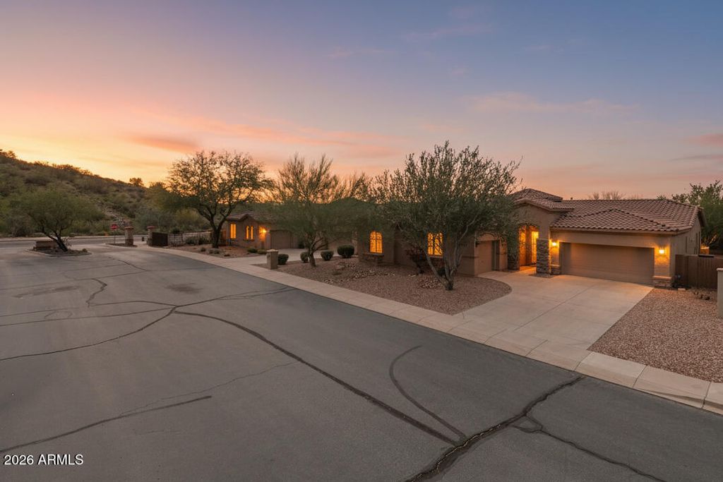 Image 2 of property listing at 3660 S GOLDEN EYE Lane, Gold Canyon, AZ 85118