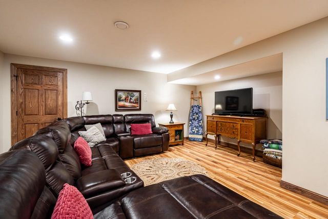 190 High Ridge COURT, Slinger, WI 53086