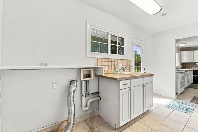 9445 Highland Drive, Grosse Ile Twp, MI 48138