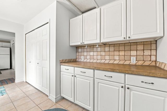 9445 Highland Drive, Grosse Ile Twp, MI 48138