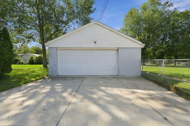 9445 Highland Drive, Grosse Ile Twp, MI 48138