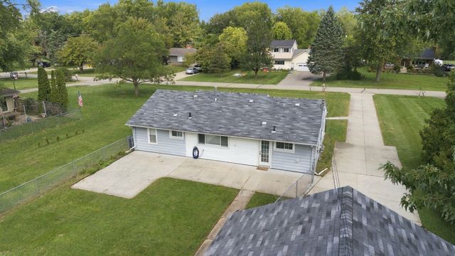 9445 Highland Drive, Grosse Ile Twp, MI 48138