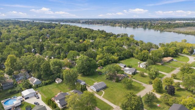 9445 Highland Drive, Grosse Ile Twp, MI 48138