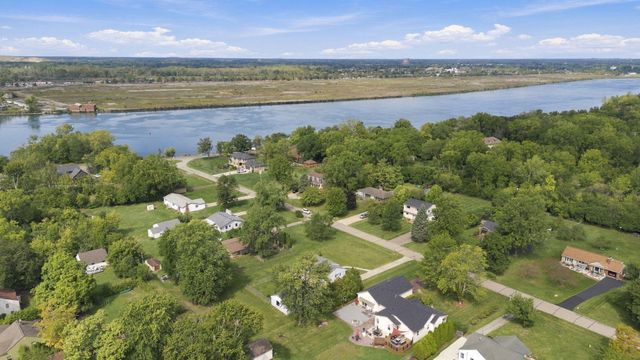 9445 Highland Drive, Grosse Ile Twp, MI 48138