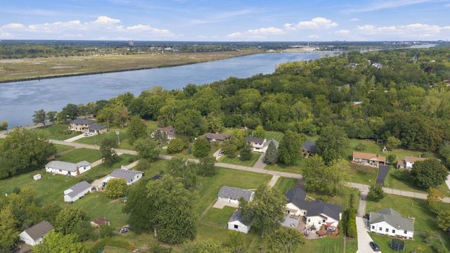 9445 Highland Drive, Grosse Ile Twp, MI 48138