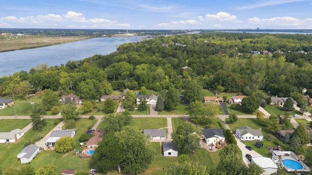 9445 Highland Drive, Grosse Ile Twp, MI 48138