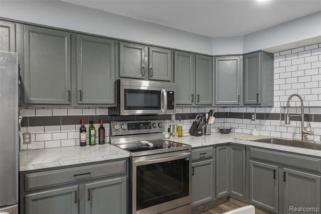 8150 Davison Road, Davison, MI 48423