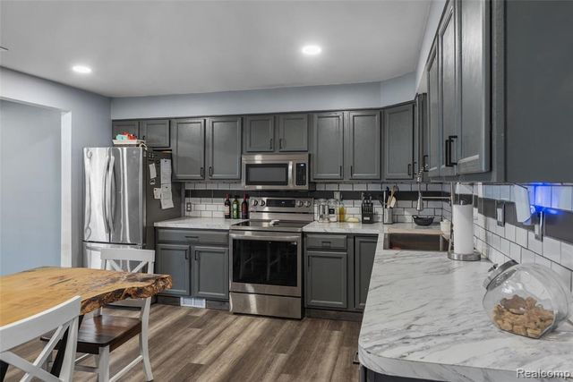 8150 Davison Road, Davison, MI 48423