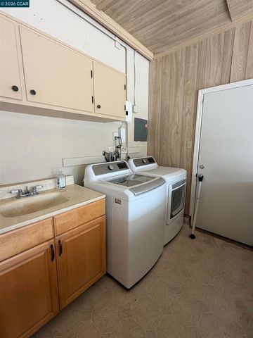 1209 Saint Louis, Concord, CA 94518