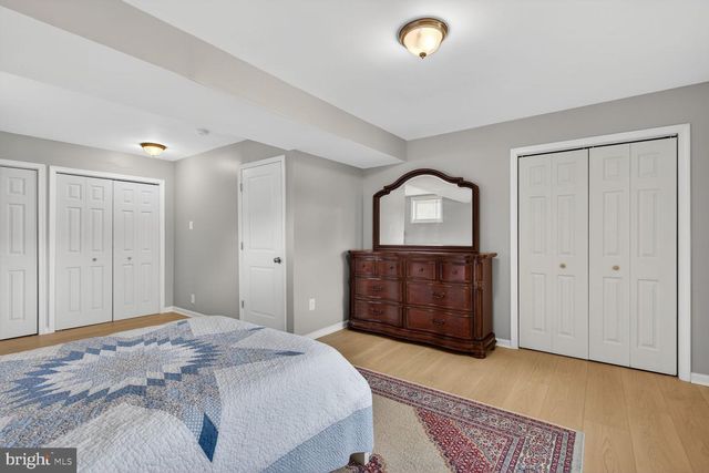 6811 SYDENSTRICKER RD, Springfield, VA 22152