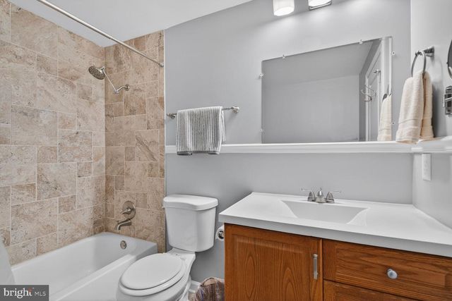 6811 SYDENSTRICKER RD, Springfield, VA 22152