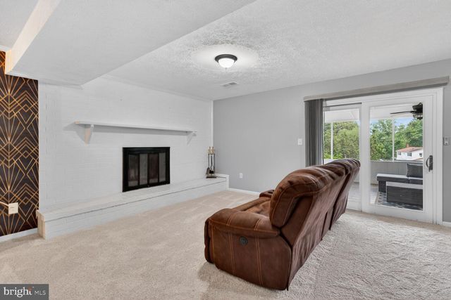 6811 SYDENSTRICKER RD, Springfield, VA 22152