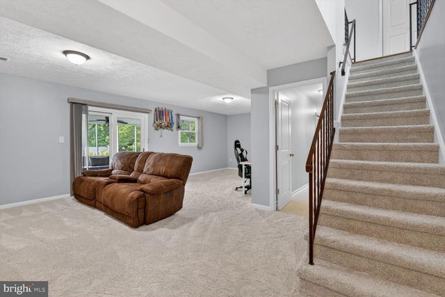 6811 SYDENSTRICKER RD, Springfield, VA 22152