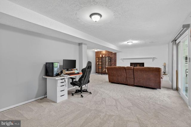 6811 SYDENSTRICKER RD, Springfield, VA 22152