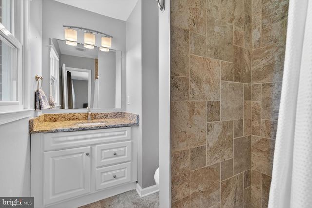 6811 SYDENSTRICKER RD, Springfield, VA 22152