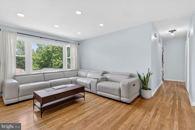 6811 SYDENSTRICKER RD, Springfield, VA 22152