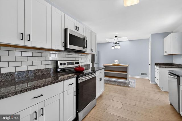 6811 SYDENSTRICKER RD, Springfield, VA 22152