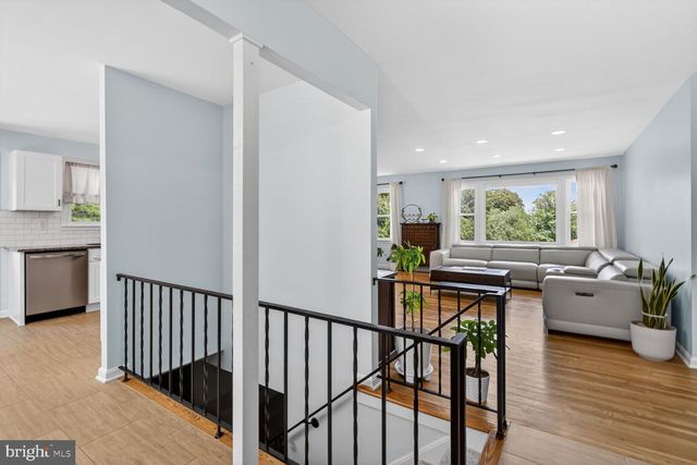 6811 SYDENSTRICKER RD, Springfield, VA 22152