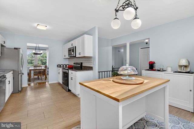 6811 SYDENSTRICKER RD, Springfield, VA 22152