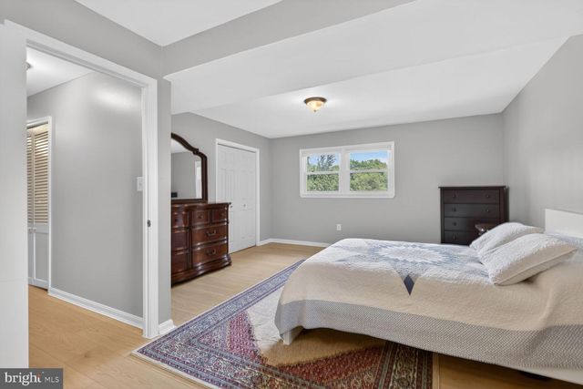 6811 SYDENSTRICKER RD, Springfield, VA 22152