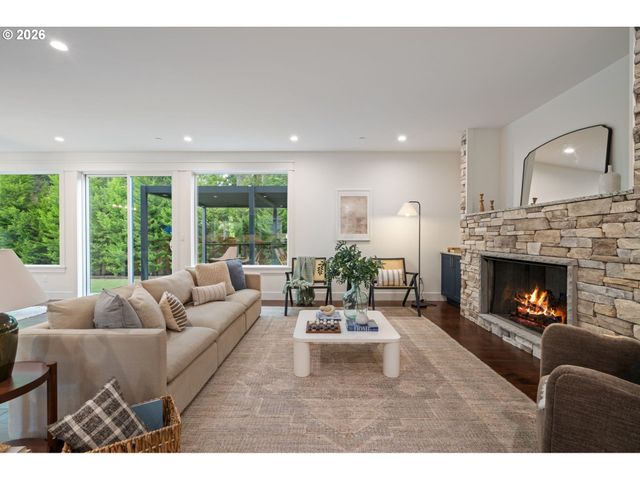 3850 LAKE GROVE Ave, Lake Oswego, OR 97035